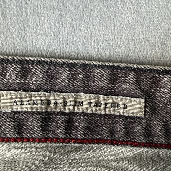 Guess Alameda Slim Tapered Men's Jeans Size 34 Dark Purple Pre -owned - Picture 7 of 13